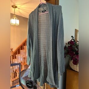 Elementz gray women’s duster style sweater in xl.